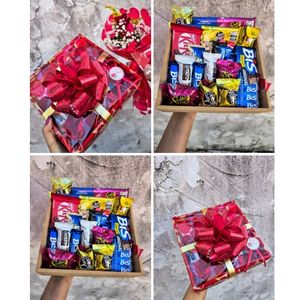 imagem do produto Box recheada de chocolates ( Caixa de lacta , kit Kat , 02 barra de chocolate + Bis) acompanha Mine buquê 01 rosa solitária luxo , embalagem sofisticada com laço luxo 