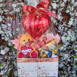 imagem do produto Box dupla especial ( urso + Ferrero Rocher+ chocolates variados + balão de coração)