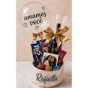 imagem do produto Box luxo redonda dourado |  Ruffles/ bis / Vinho / chocolates lacta/ cartão personalizado + foto Polaroid + balão transparente ( acompanha personalização na box e no balão favor enviar a escrita na caixa de observação para a preparação da personalização) .