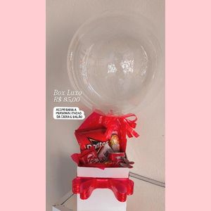 imagem do produto Box luxo quadrada acompanha balão transparente/ chocolates variados e Ferrero Rocher ( personalizado na caixa box e balão )