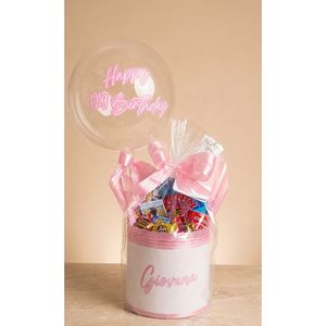 imagem do produto Box luxo redonda floral |  Ruffles/ bis / coca refrigerante/ chocolates lacta/ cartão personalizado + foto Polaroid + balão transparente ( acompanha personalização na box e no balão favor enviar a escrita na caixa de observação para a preparação da personalização) . ( Feminina ) 