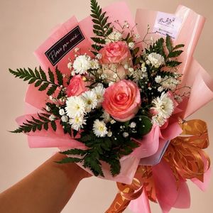 imagem do produto Buquê clássico luxo 03 rosas cor rosa claro 