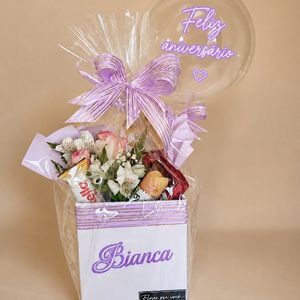 imagem do produto Box personalizado com nome  ( Ferrero Rocher / Nutella b-ready/ kit Kat. / Arranjo de flores