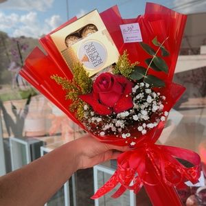 imagem do produto Buquê luxo Lançamento( 01 rosa + 01 Ferrero com 8 unidades)