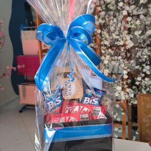 imagem do produto Box luxo com Ferrero Rocher - bis extra e kit Kat