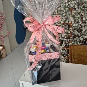 imagem do produto Box luxo acompanha chocolates lacta variados