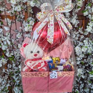 imagem do produto Box dupla especial ( urso + chocolates variados + balão de coração)