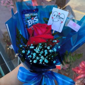 imagem do produto Mine Buquê 01 Rosa luxo vermelha + Bis extra + flork te amo - Embalagem azul