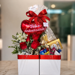 imagem do produto Box luxo dupla | chocolates variados e Ferrero Rocher| Arranjo de flores vermelhas| balão personalizado| cartão especial 