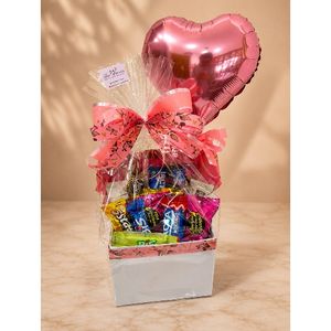 imagem do produto Box branca e rosa com chocolates variados + balão de coração 