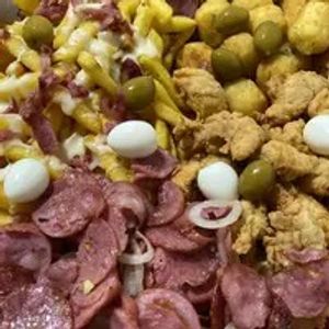 imagem do produto Porção Mista 500G Batata, 500G Frango 400G Calabresa, 400G Bolinha Aipim E Azeitona.