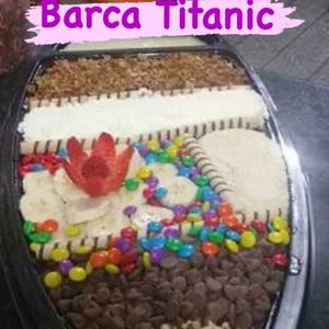 imagem do produto Barca Titanic 1,5 kg de Açaí, 3 opções de frutas, e 10 Acompanhamentos de sua escolha. 