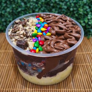 imagem do produto Família - açaí ,leite em pó leite condensado , confete , creme de avelã , ouro branco  e bis preto 