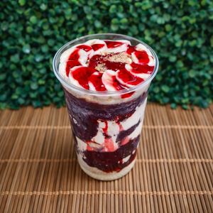 imagem do produto Banana & Cobertura ( açaí , leite em pó , leite condensado , paçoquinha , cobertura morango e banana) 