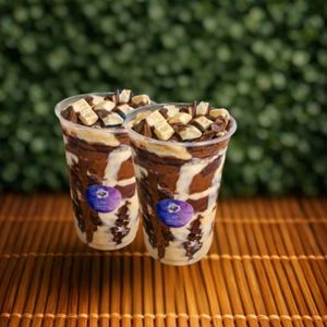 imagem do produto Creme de KitKat & Creme Ninho - Ouro branco em cima + leite em pó + creme KitKat + creme ninho