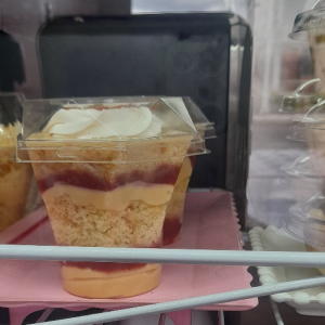 imagem do produto Tortinha de pote ninho com geleia morango