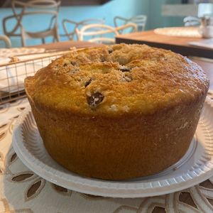 imagem do produto bolo de coco com gotas de chocolate (caseiro)
