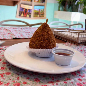 imagem do produto coxinha carne de sol com cream cheese