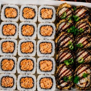 imagem do produto 15 uramaki grelhado + 10 Hot roll 