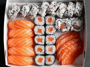 imagem do produto 5 sashimis 10 ura salmão 10 hosso salmão 5 niguiri
