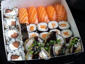 imagem do produto Combo 25 peças # 5 niguiri 5 Hot 5 ura 10 hosso salmao