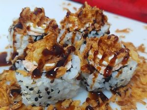 imagem do produto 08 uramaki salmao grelhado e cebola crysp