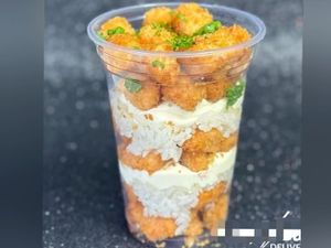 imagem do produto Temaki no copo 400ml salmão empanado cream cheese e cebolinha