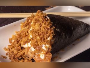 imagem do produto Temaki salmao cru cream cheese e cebola crysp