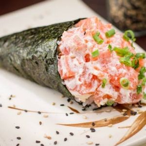 imagem do produto Temaki salmão cru com Cream cheese e cebolinha 