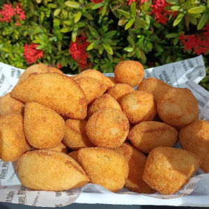 imagem do produto 100 Salgadinhos sortidos de 25 a 30gr