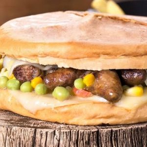 imagem do produto Xis - Coração + Fritas e 1 Copinho de Maionese 