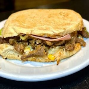 imagem do produto Xis - Strogonoff de Carne + Fritas e 1 Copinho de Maionese 