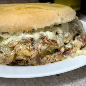 imagem do produto Xis - Bagunça + Fritas e 1 Copinho de Maionese 