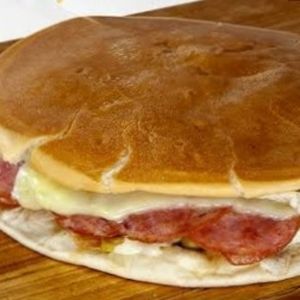 imagem do produto Xis - Calabresa + Fritas + 1 Copinho de Maionese 