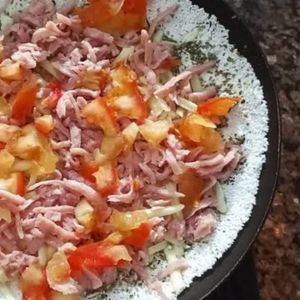 imagem do produto **Mussarela, Catupiry, calabresa, brócolis, tomate e orégano 