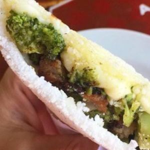 imagem do produto **Brócolis, Bacon, Mussarela e Cheddar