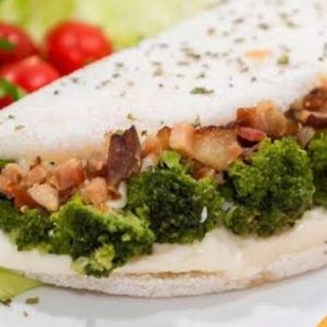 imagem do produto **Brócolis, mussarela, Catupiry e Bacon