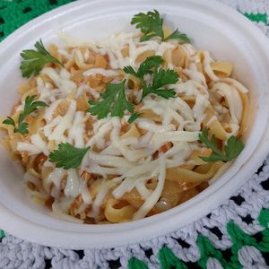 imagem do produto Spaguete ao molho quatro queijos com frango 