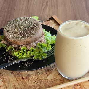 imagem do produto COMBO LANCHE DE ATUM + VITAMINA DE MANGA + WHEY DE COOKIES 