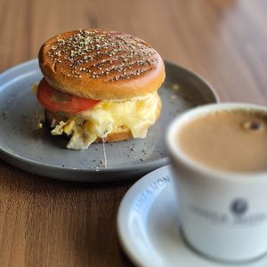 imagem do produto COMBO PÃO C/OVOS MEXIDOS + CAPPUCCINO SANTA MÔNICA 180ML SEM GLÚTEN E SEM LACTOSE 