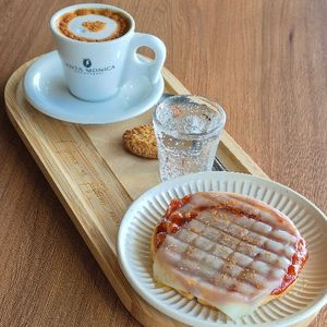 imagem do produto EXPRESSO MACCHIATO S/LACTOSE 80ML + WAFLE DE GELEIA DE GOIABA C/QUEIJO S/LACTOSE NA CHAPA