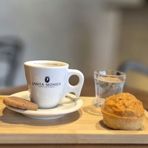 imagem do produto COMBO EXPRESSO 80ML + EMPADA DE TAPIOCA C/RECHEIO DE FRANGO S/GLÚTEN E S/LACTOSE 