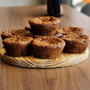 imagem do produto 1UN DE MUFFIN DE BANANA E PASTA DE AMENDOIM COM GOTAS DE CHOCOLATE