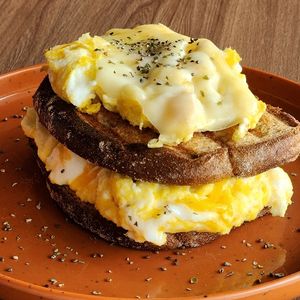 imagem do produto TOSTEX DE PÃO COM OVOS MEXIDOS + QUEIJO ZERO LACTOSE 🍞🍳