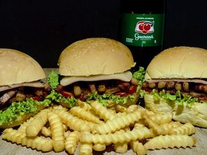 imagem do produto Combo 3 x-bacon + guarana 1 litro + porção de fritas.