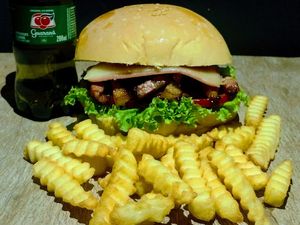 imagem do produto 1 combo 1 x bacon + guarana 200ml + porção de fritas