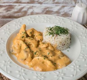 imagem do produto Strogonoff de frango c/arroz integral de brócolis