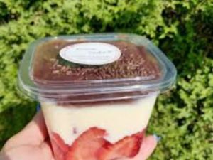 imagem do produto Bombom no Pote de Morango