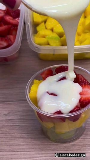 imagem do produto Copo de Salada de Frutas com Leite Condensado