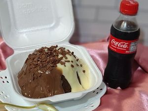 imagem do produto Mini vulcão 2 amores + Coca-Cola 200ml